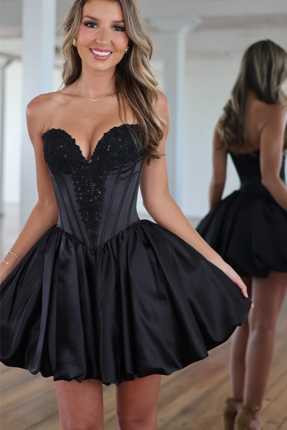 A Line Sweetheart Black Satin Short Homecoming Dresses with Appliques JP071912