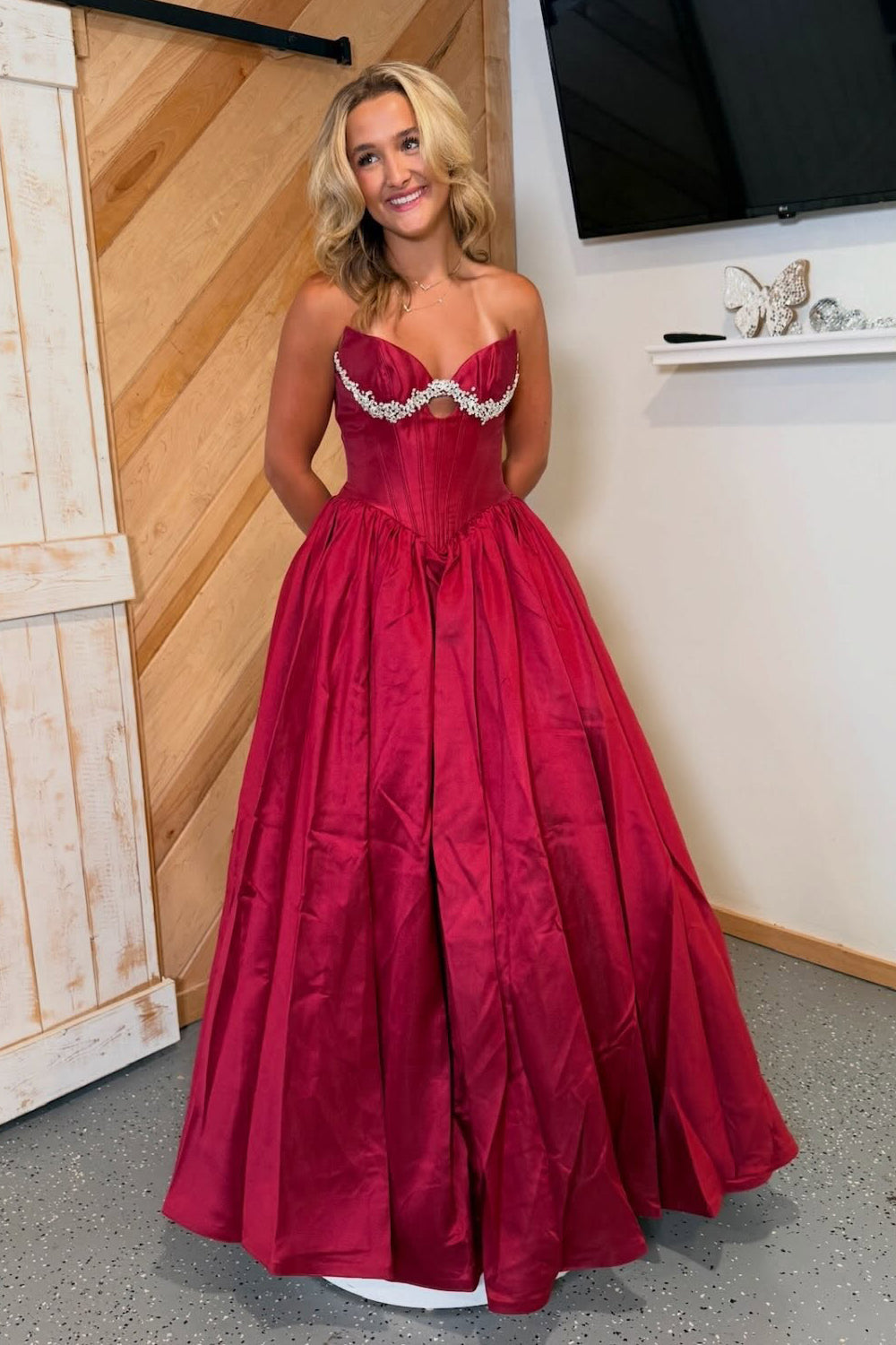 A Line Sweetheart Red Satin Prom Dresses with Beading JP072203