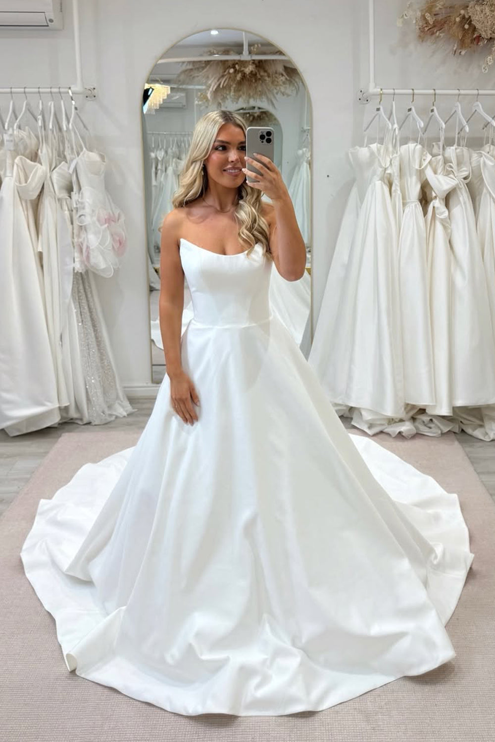 Ball Gown Scoop Neck Satin Wedding Dresses JP070901