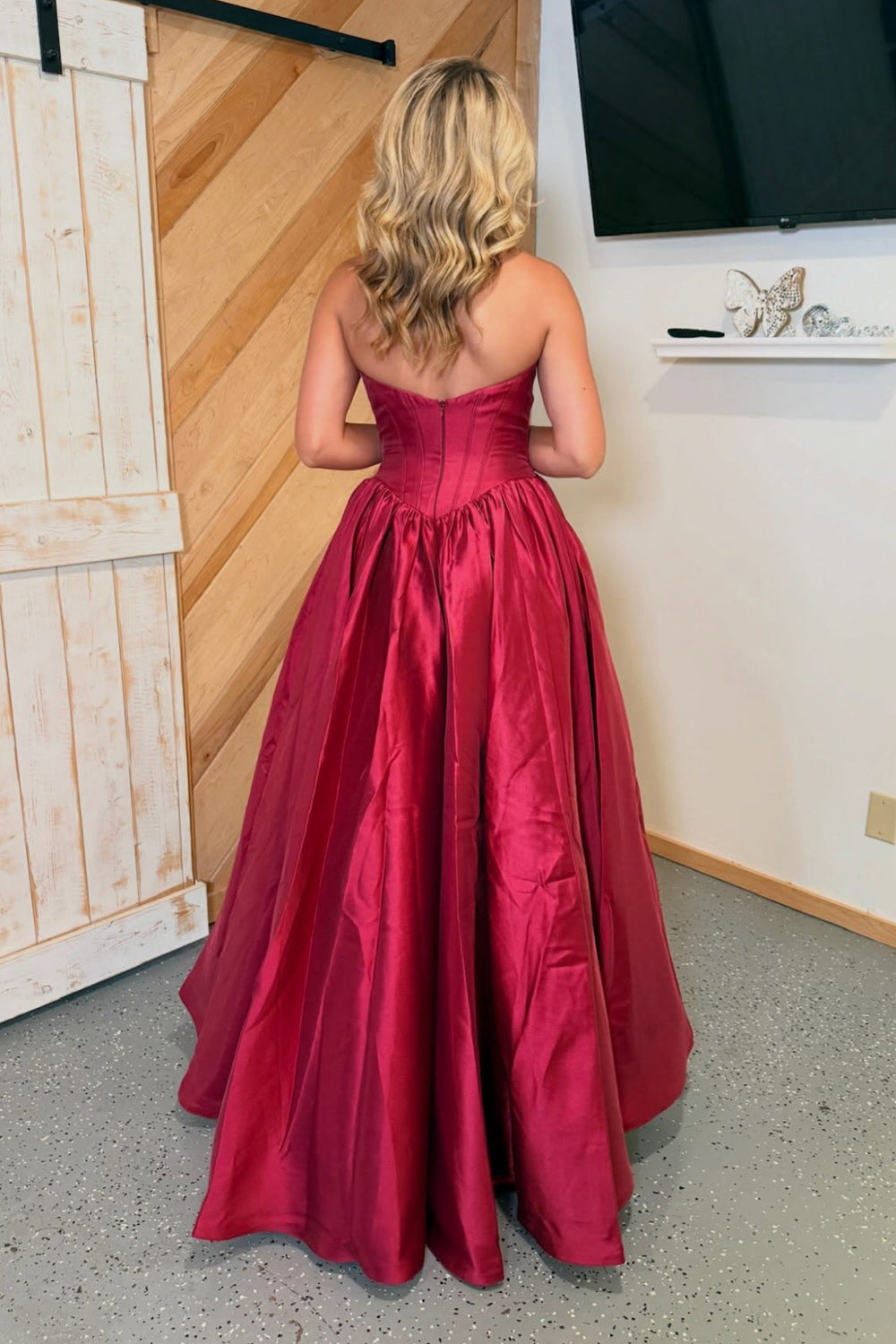 A Line Sweetheart Red Satin Prom Dresses with Beading JP072203