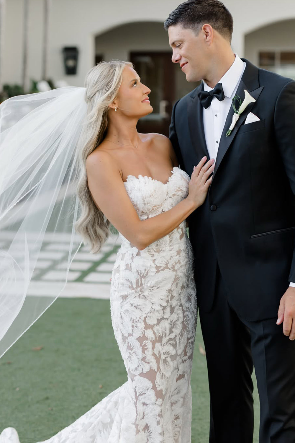 Unique Sweetheart Luxurious Lace Wedding Dresses JP26070897